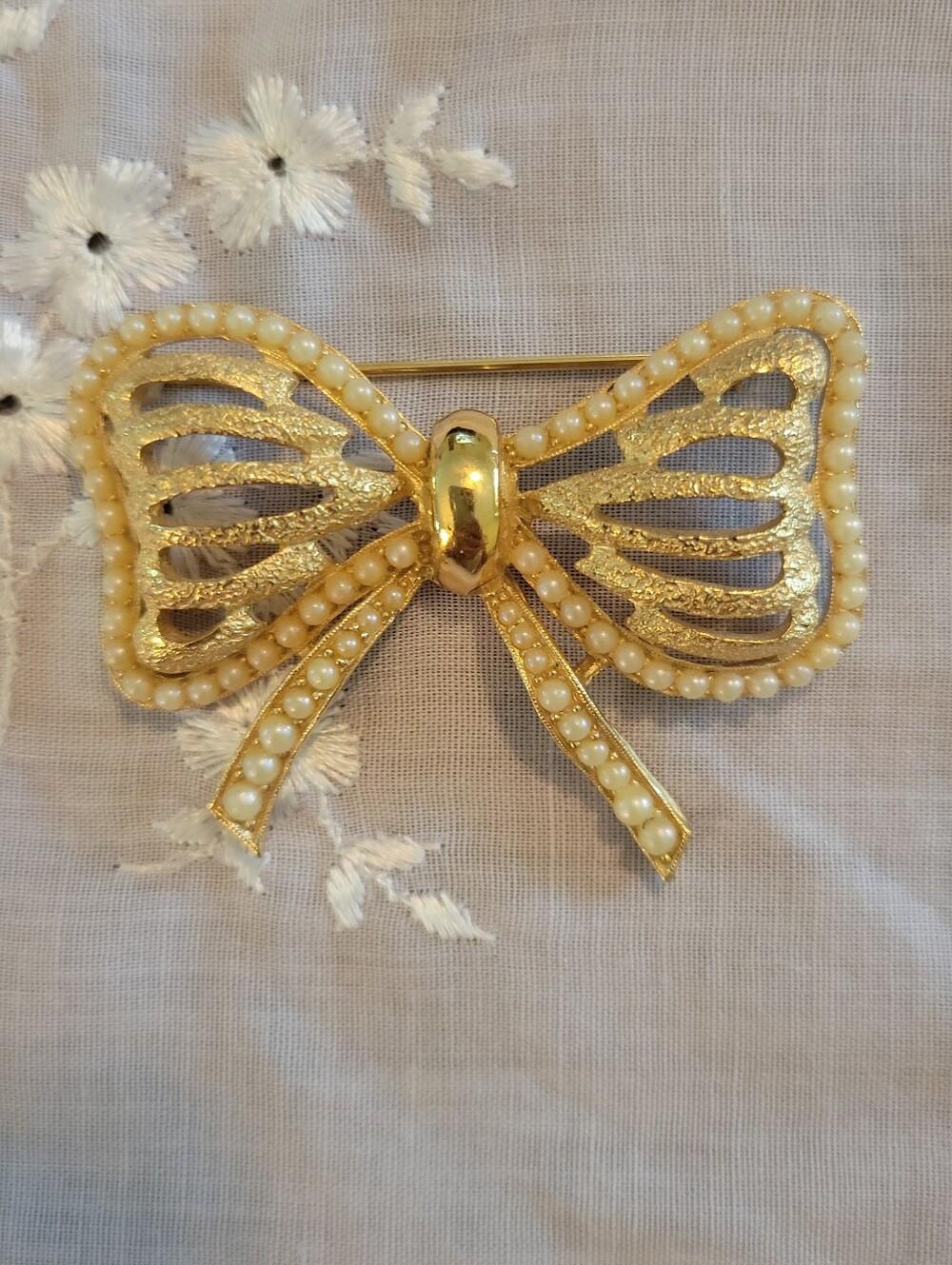 Vintage Gold Toned & Faux Pearl Bow Brooch